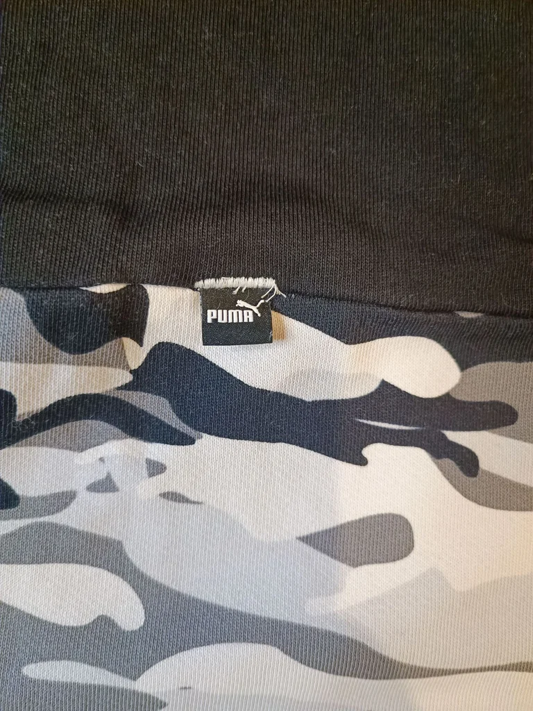 Puma hoodie pull in size M in very good condition with a black and white camouflage colorway – photo 5